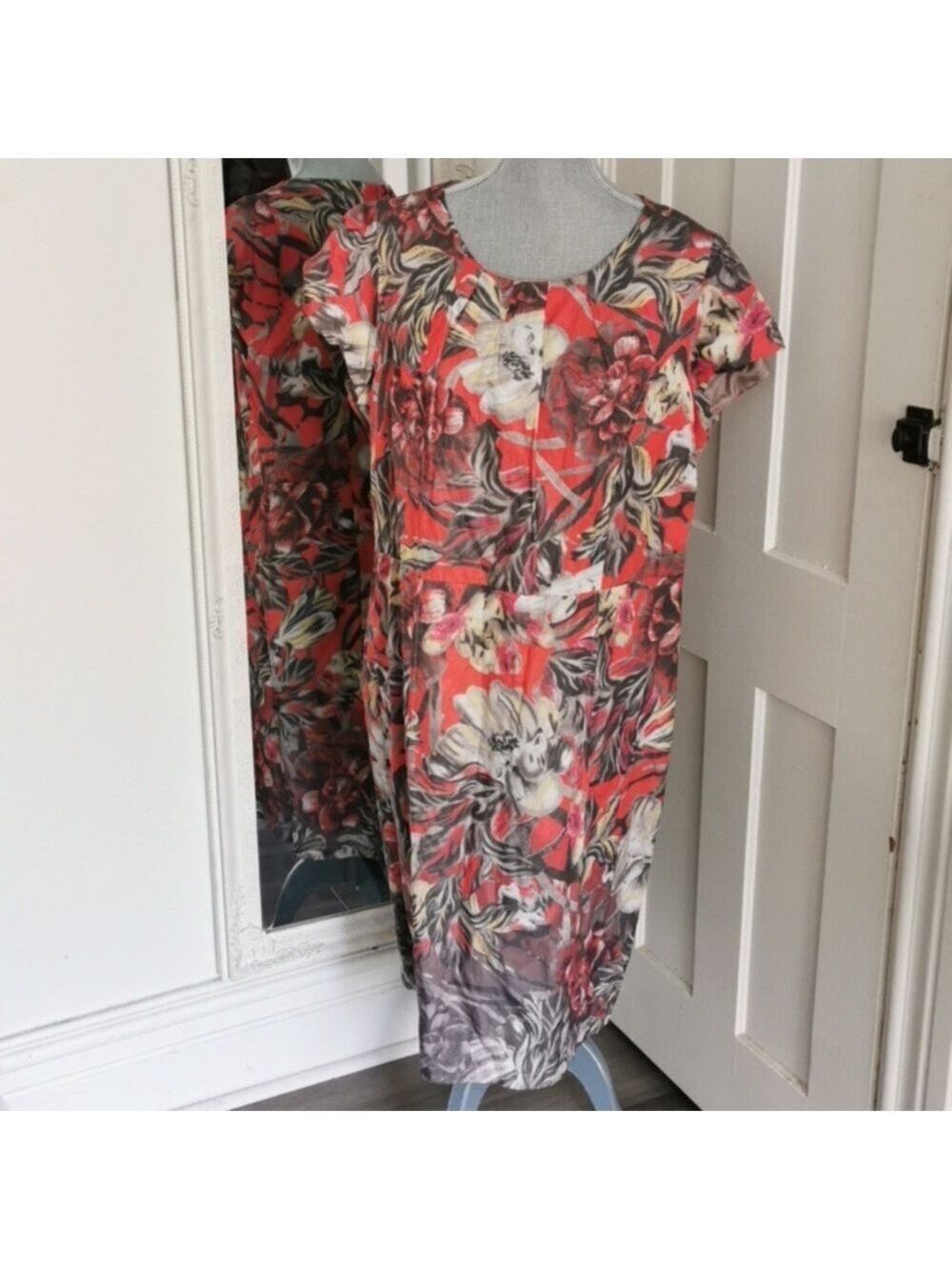 Gerry Weber silky artsy floral day dress  short sleeve midi dress. Size  L  (46)